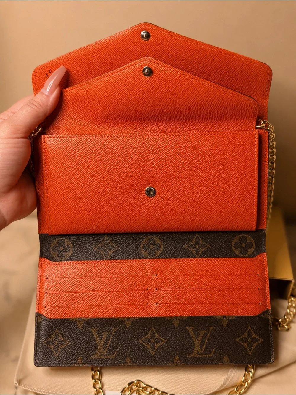 Louis Vuitton Monogram Envelope with Chain - Picture 10 of 15